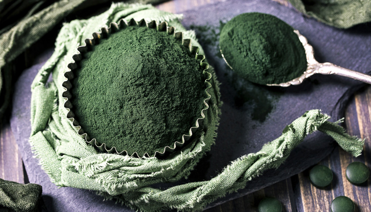 Spoznajte zelené superpotraviny, ako sú chlorella, spirulina a zelený jačmeň