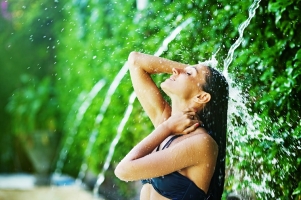 Hydratácia pokožky: Tajomstvo žiarivého vzhľadu a zdravia vašej pleti v letných mesiacoch