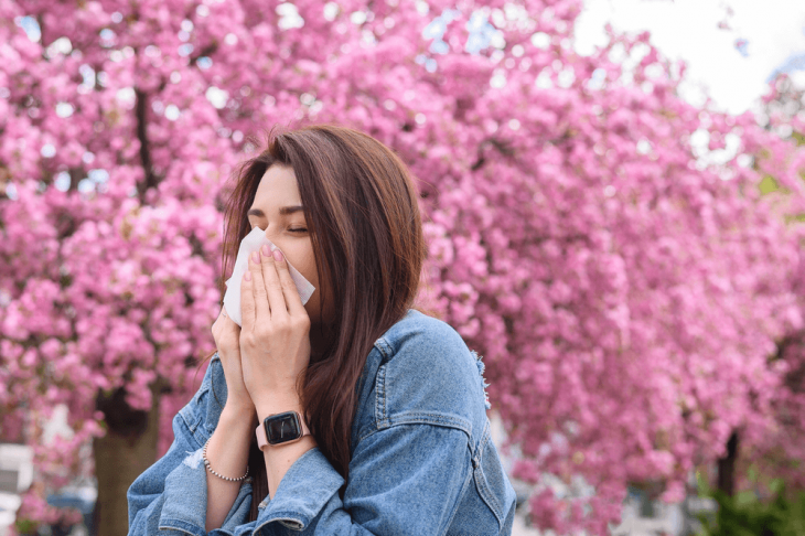 Jarné alergie: Príčiny, Symptómy a Riešenia
